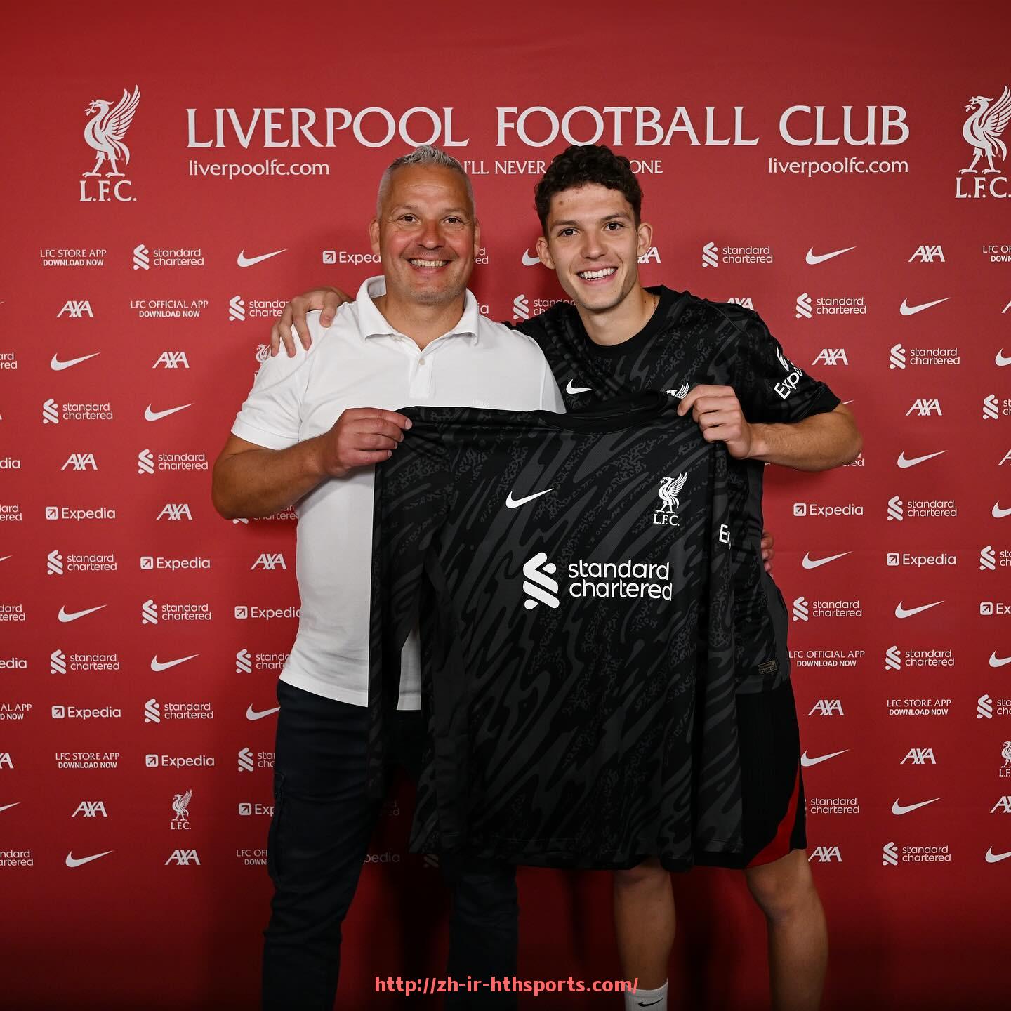 华体会hth登录入口-英超球员与好莱坞明星的跨界故事